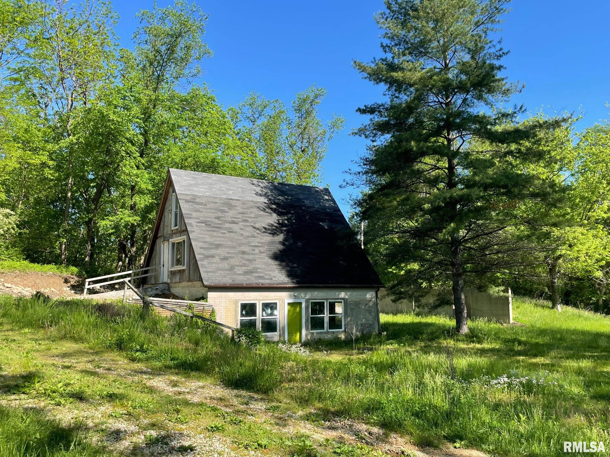 1609 Baldwin Road Jacksonville, IL 62650 - Photo 3 of 19