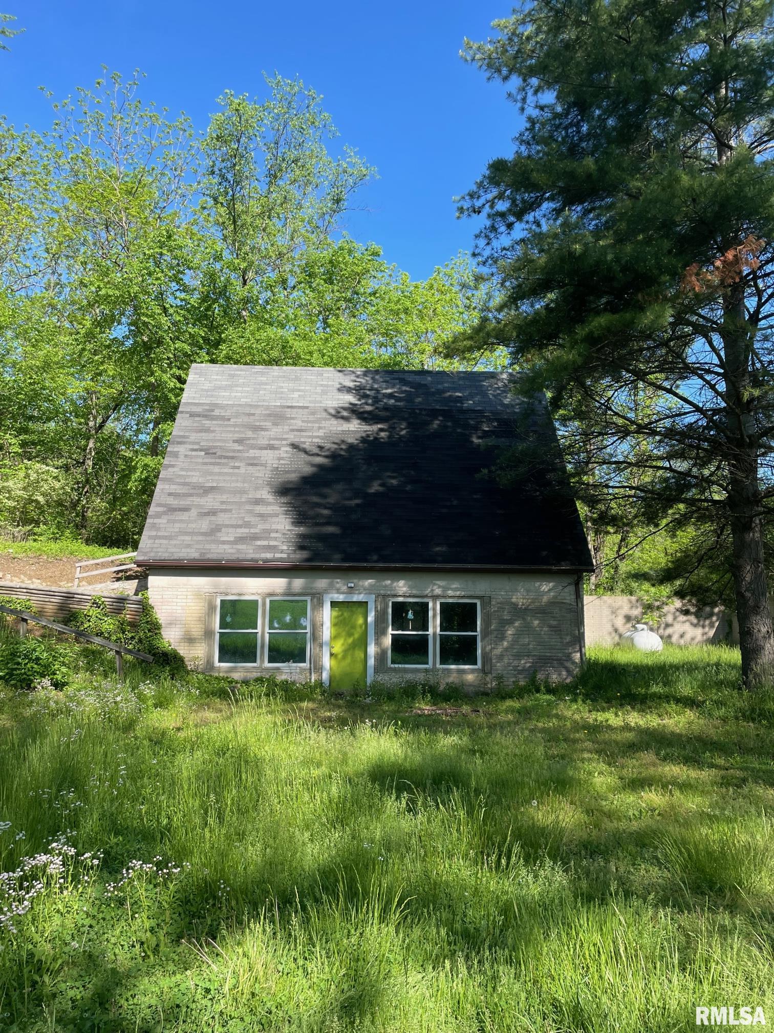 1609 Baldwin Road Jacksonville, IL 62650 - Photo 4 of 19