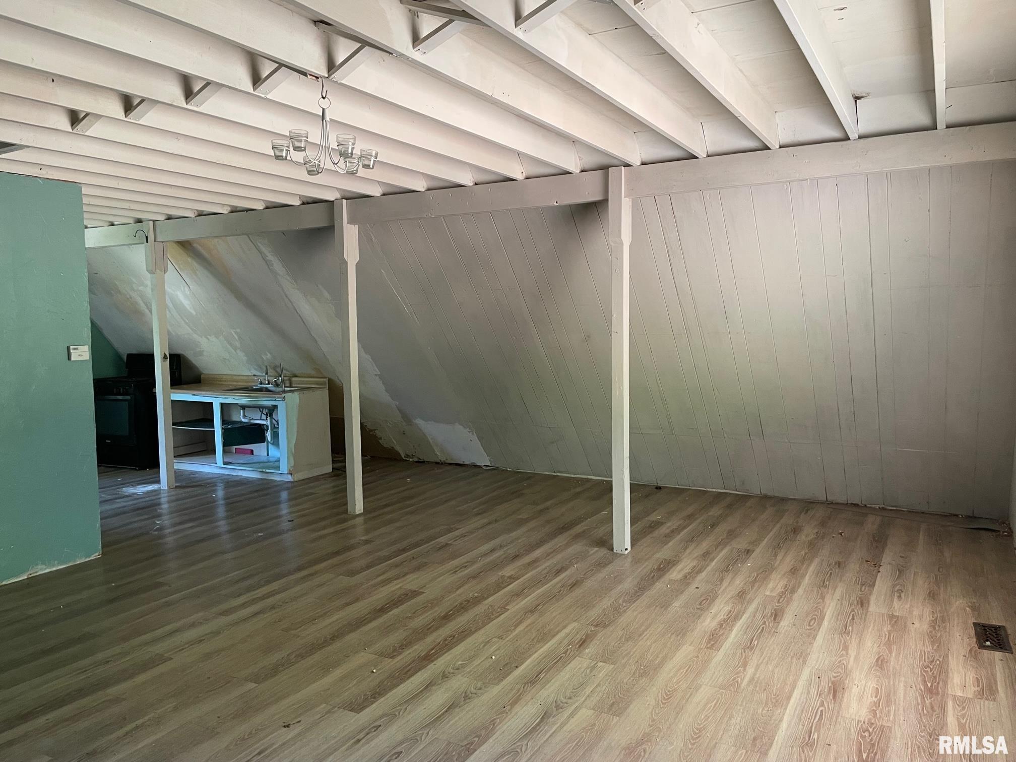 1609 Baldwin Road Jacksonville, IL 62650 - Photo 6 of 19