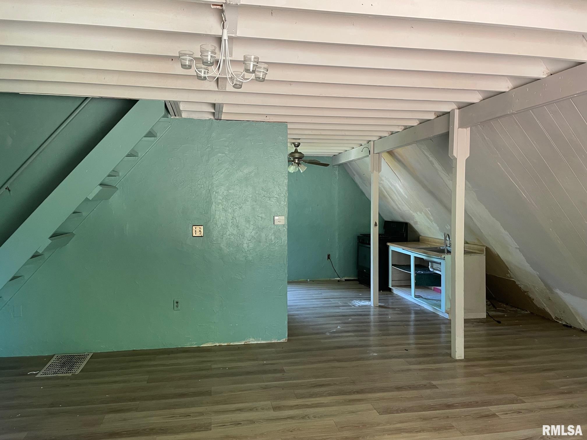 1609 Baldwin Road Jacksonville, IL 62650 - Photo 8 of 19