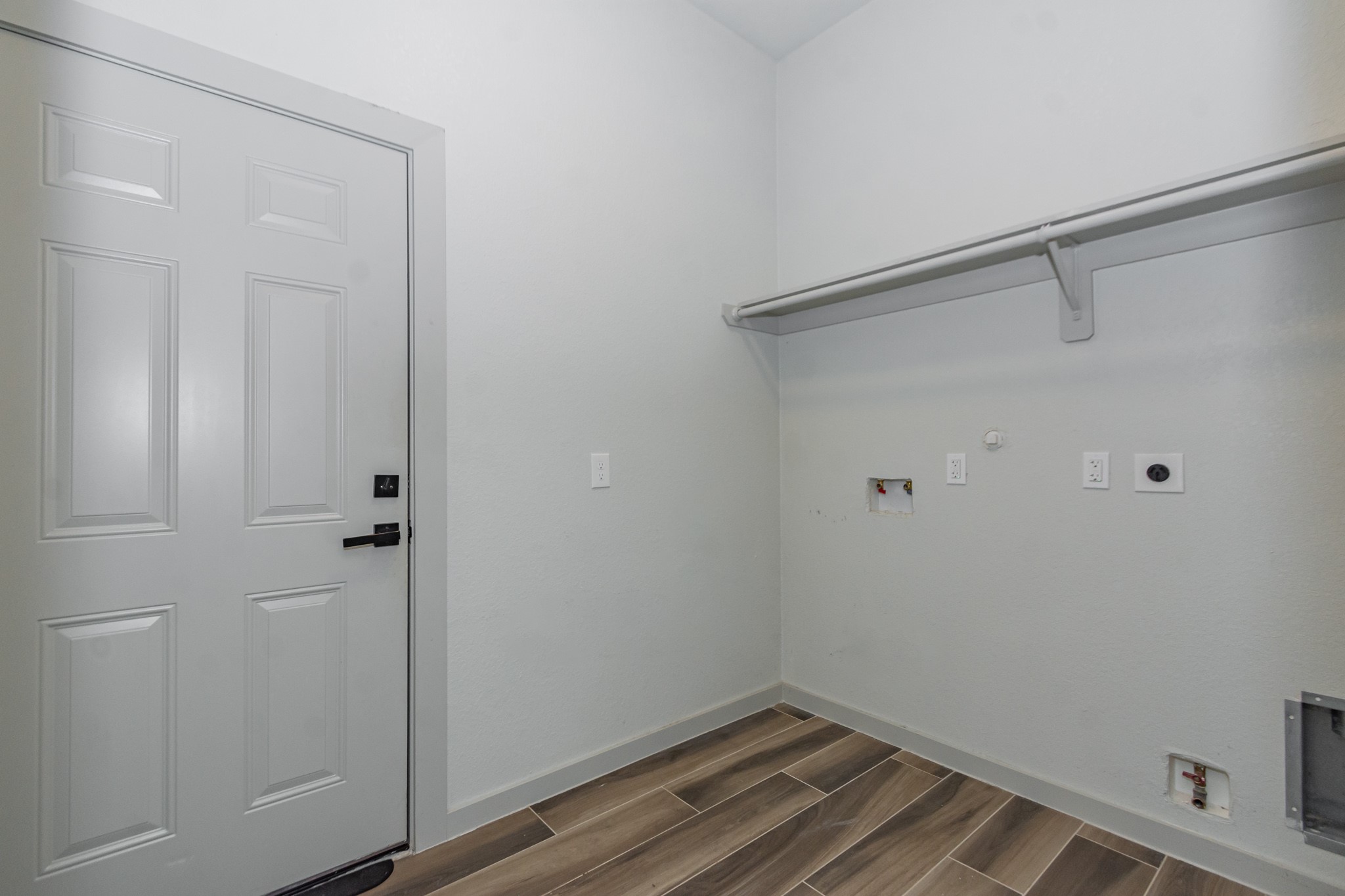 2190 Riverside Drive West Columbia, TX 77486 - Photo 17 of 39 a view of a small space