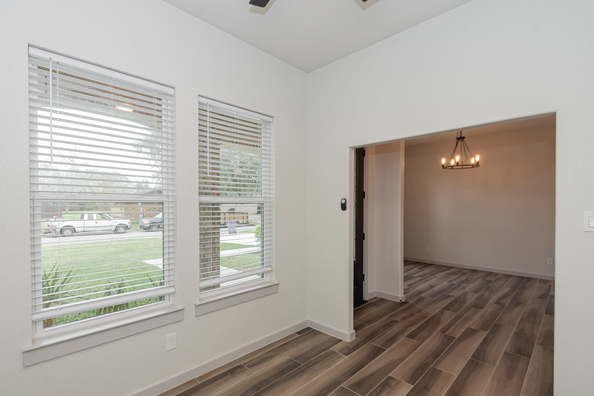 2190 Riverside Drive West Columbia, TX 77486 - Photo 20 of 39 a view of a livingroom with wooden floor and a window