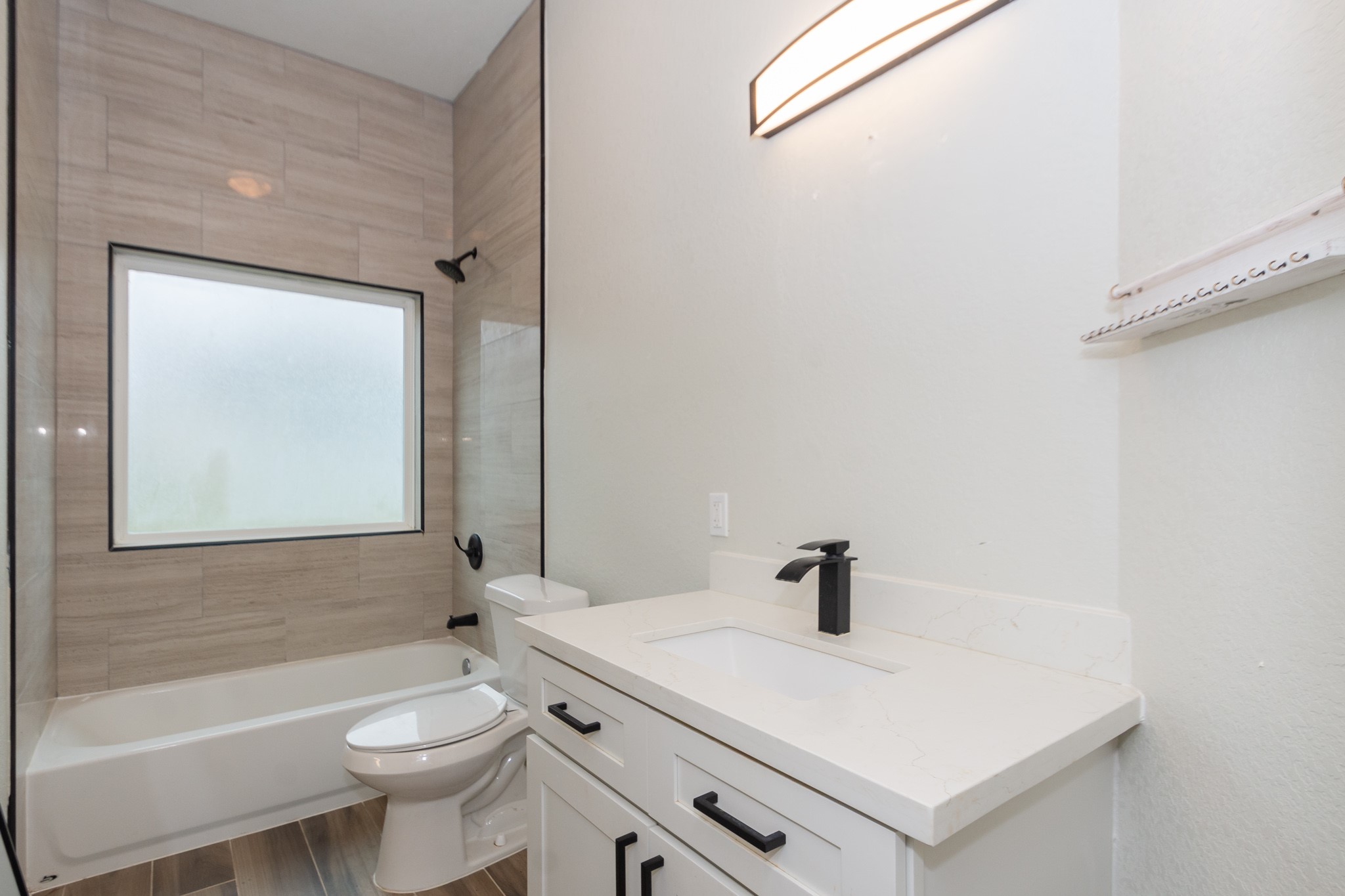 2190 Riverside Drive West Columbia, TX 77486 - Photo 28 of 39 a bathroom with a sink a toilet a mirror and bathtub