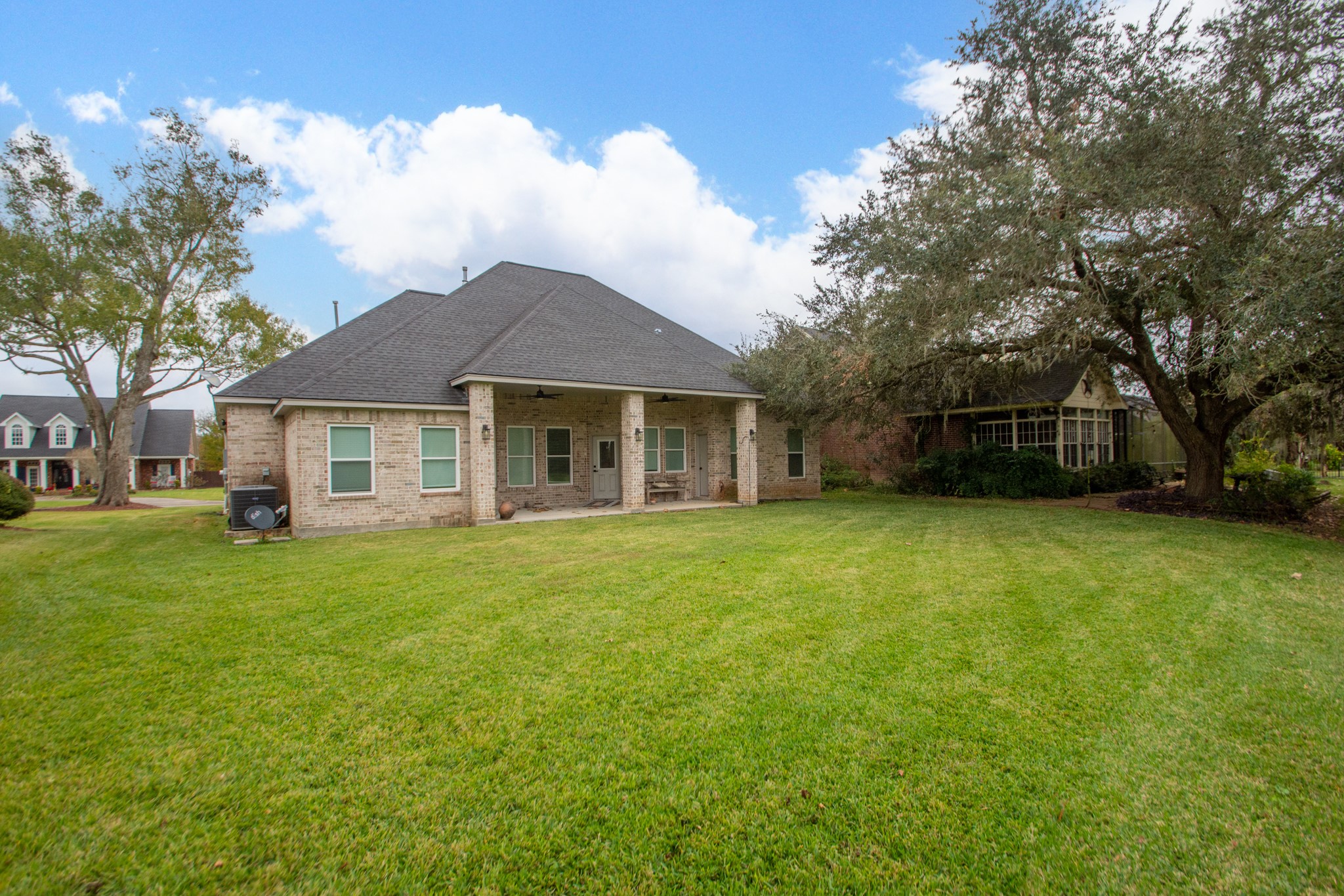 2190 Riverside Drive West Columbia, TX 77486 - Photo 35 of 39 a front view of a house with a garden