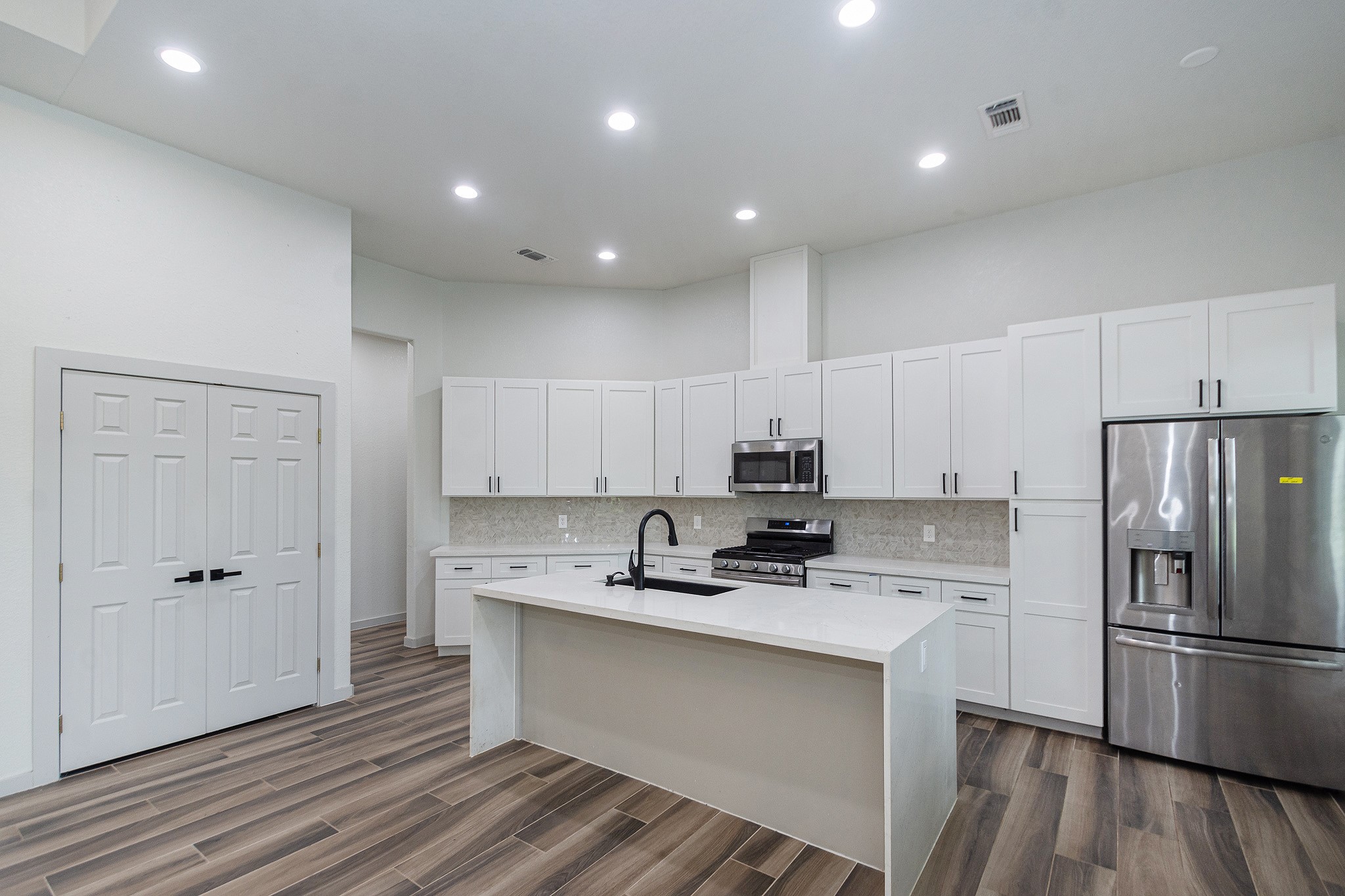 2190 Riverside Drive West Columbia, TX 77486 - Photo 7 of 39 a kitchen with stainless steel appliances a refrigerator sink and microwave