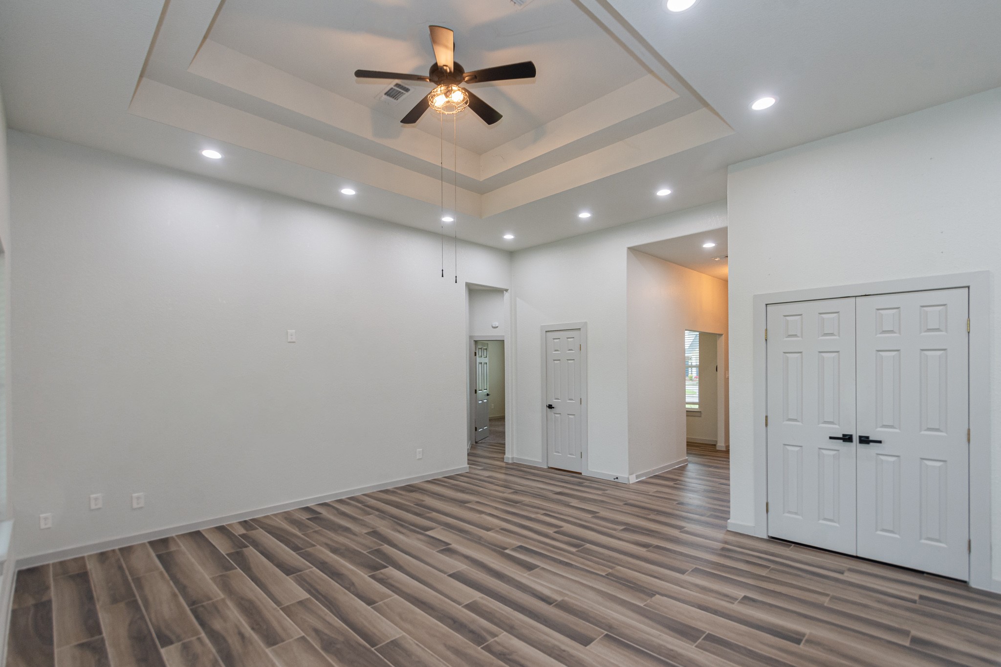2190 Riverside Drive West Columbia, TX 77486 - Photo 8 of 39 an empty room with wooden floor and a ceiling fan