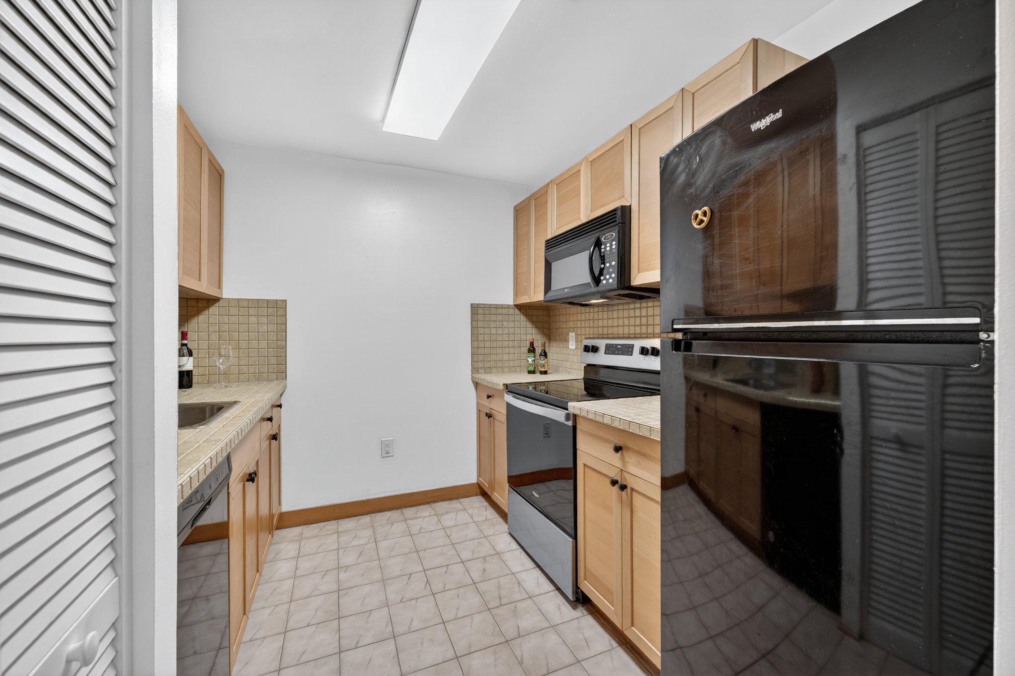 1107 Harvard Street Northwest, Unit R Washington, DC 20009 - Photo 5 of 20 KItchen
