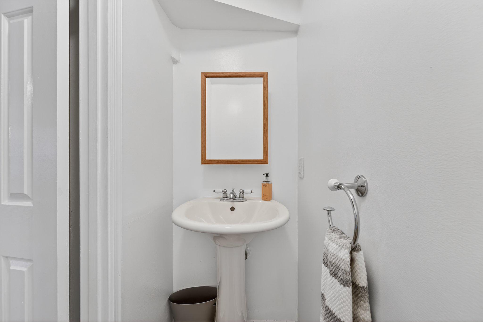 1107 Harvard Street Northwest, Unit R Washington, DC 20009 - Photo 7 of 20 Powder Room