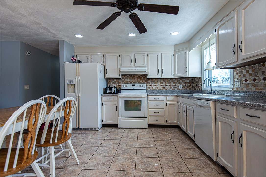 58 Schofield Street West Warwick, RI 02893 - Photo 7 of 24