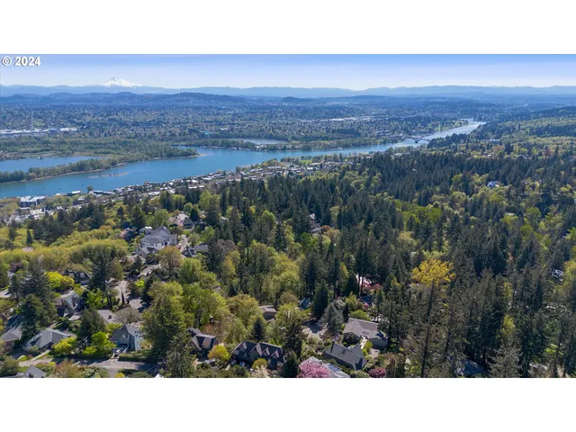 $250,000 | Southwest Westwood Court, Portland, OR 97239