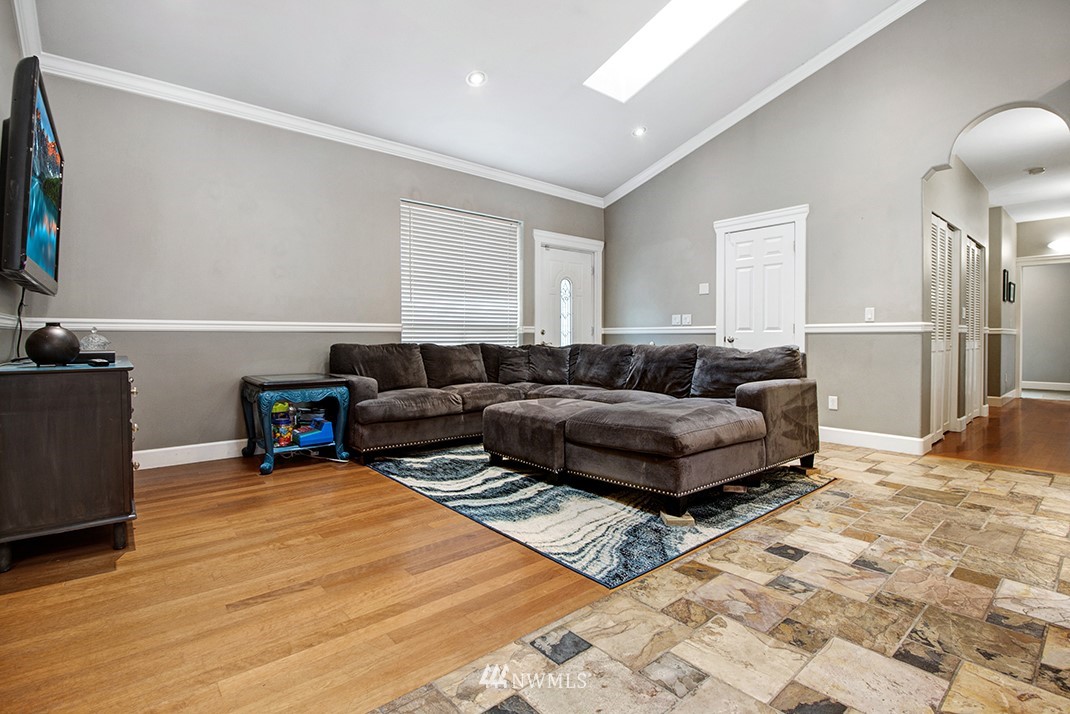 19412 43rd Avenue Southeast Bothell, WA 98012 - Photo 5 of 25 Gallery Image 5
