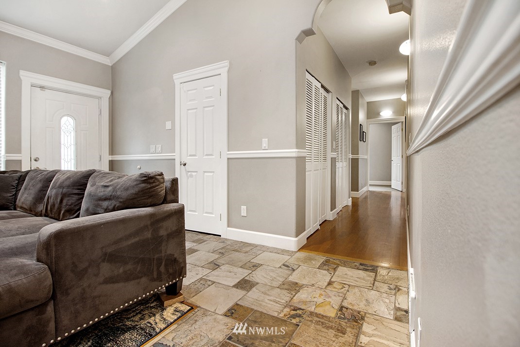 19412 43rd Avenue Southeast Bothell, WA 98012 - Photo 7 of 25 Gallery Image 7