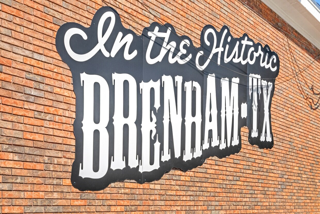 401 East Main Street Brenham, TX 77833 - Photo 4 of 28