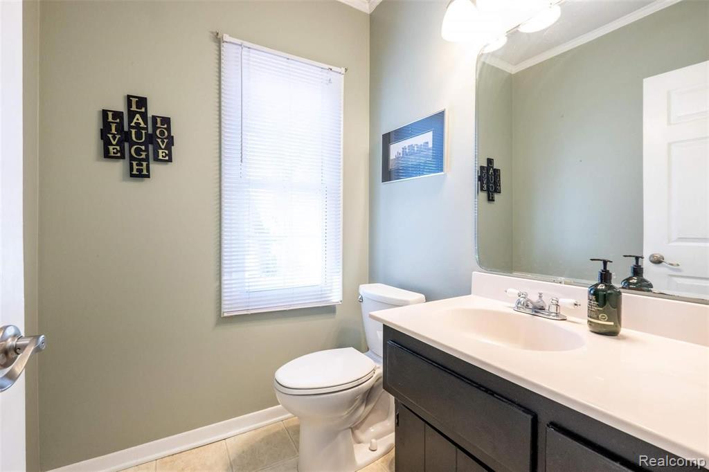 695 Lake Forest Road Rochester Hills, MI 48309 - Photo 23 of 47