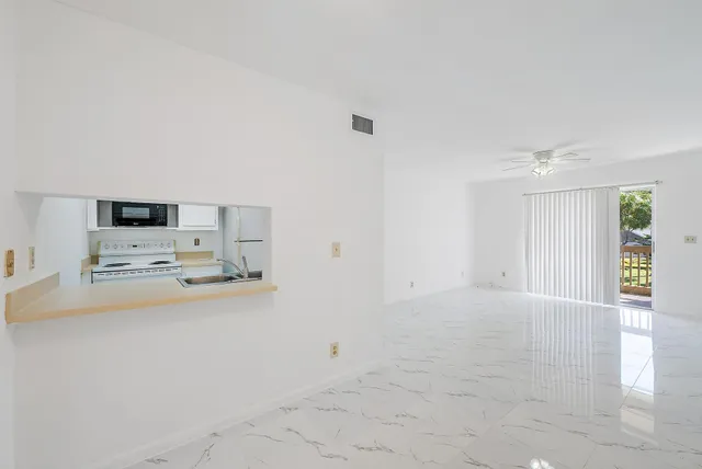 $1,750 | 1854 Abbey Road, Unit 202, West Palm Beach, FL 33415