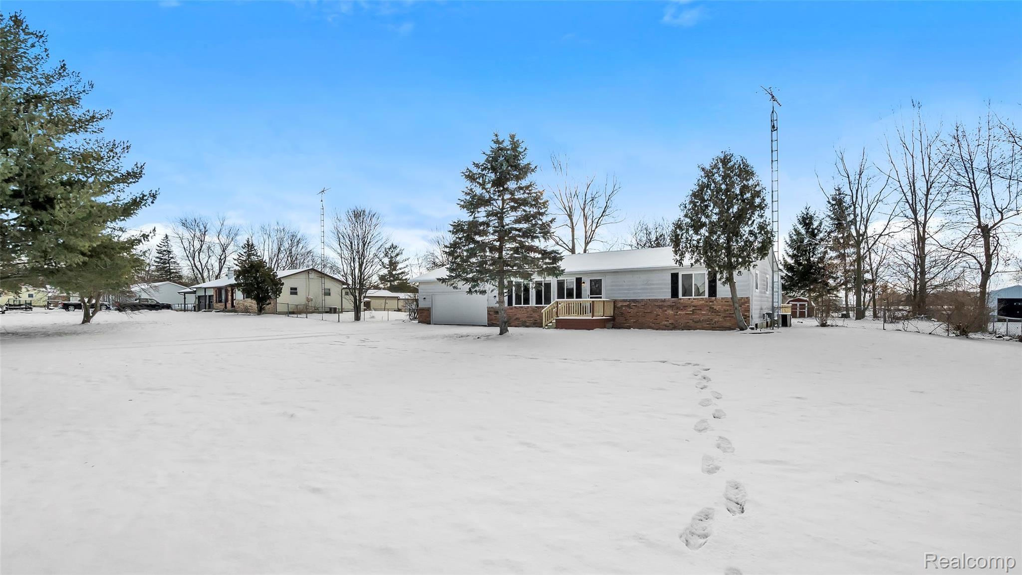 11270 East Coldwater Road Davison, MI 48423 - Photo 35 of 43 -MI-48423-windowstill-31.jpg