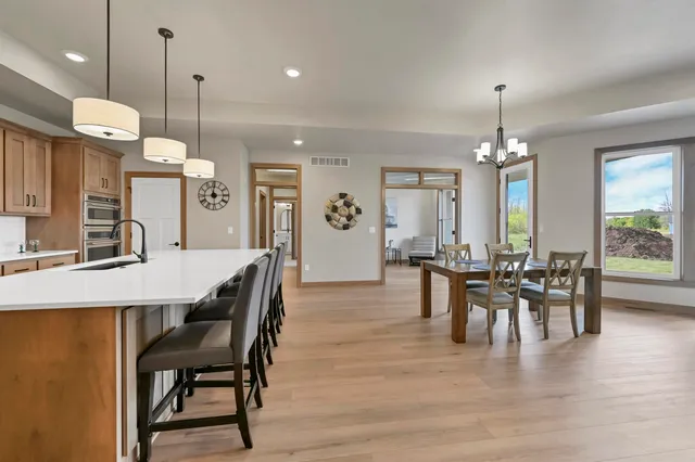 $679,900 | 1629 North Honeysuckle Drive, De Pere, WI 54115