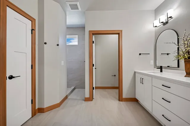 $679,900 | 1629 North Honeysuckle Drive, De Pere, WI 54115