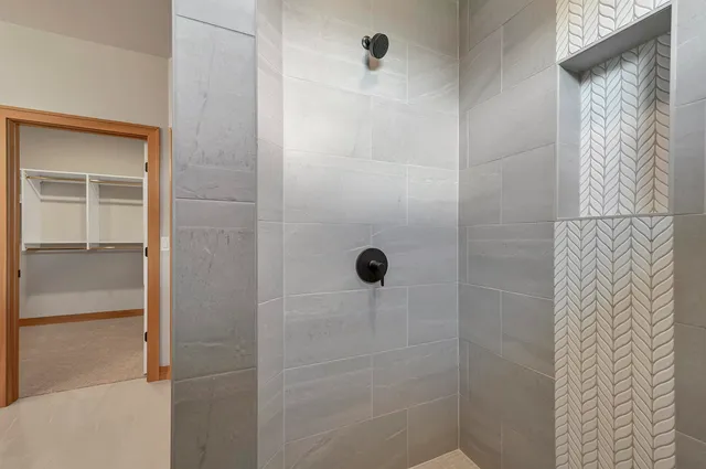 $679,900 | 1629 North Honeysuckle Drive, De Pere, WI 54115