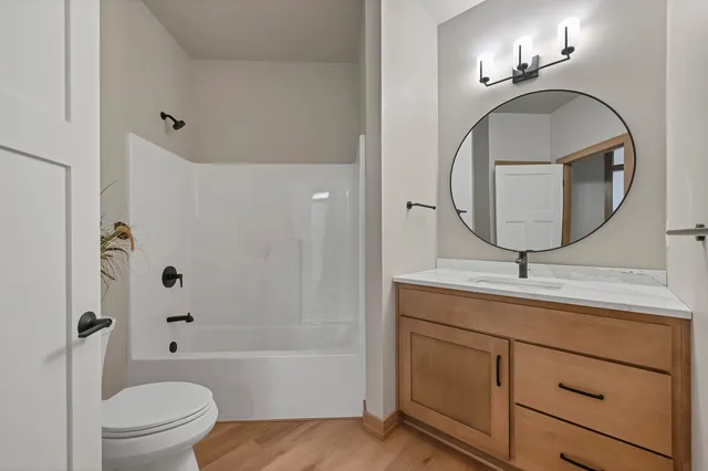 $679,900 | 1629 North Honeysuckle Drive, De Pere, WI 54115