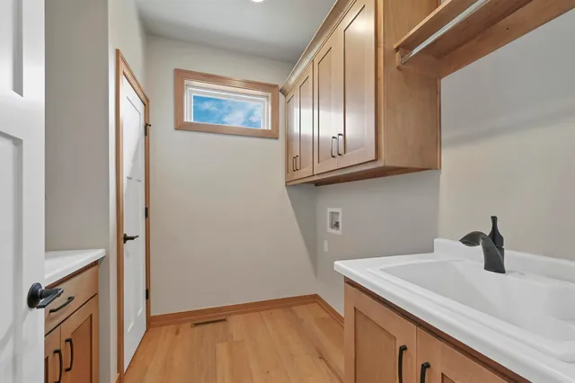 $679,900 | 1629 North Honeysuckle Drive, De Pere, WI 54115