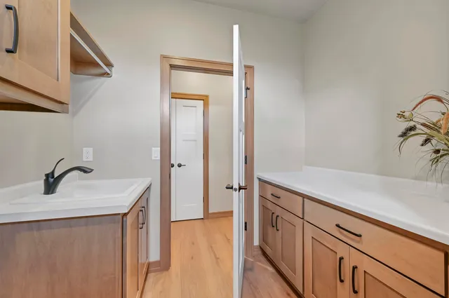 $679,900 | 1629 North Honeysuckle Drive, De Pere, WI 54115