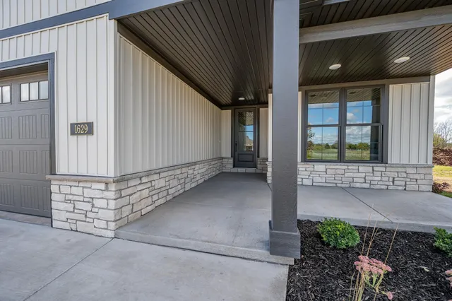 $679,900 | 1629 North Honeysuckle Drive, De Pere, WI 54115