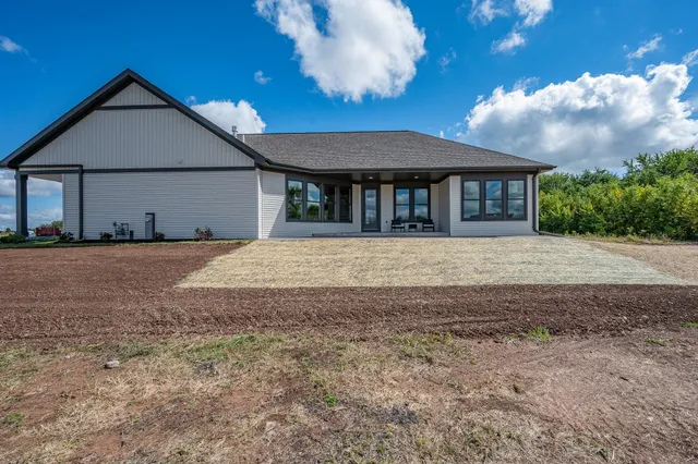 $679,900 | 1629 North Honeysuckle Drive, De Pere, WI 54115