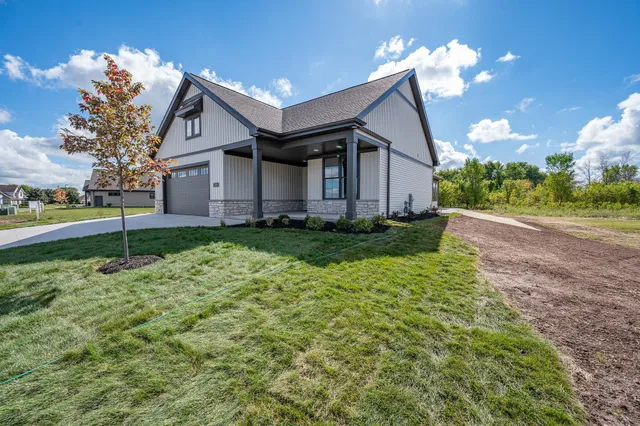 $679,900 | 1629 North Honeysuckle Drive, De Pere, WI 54115