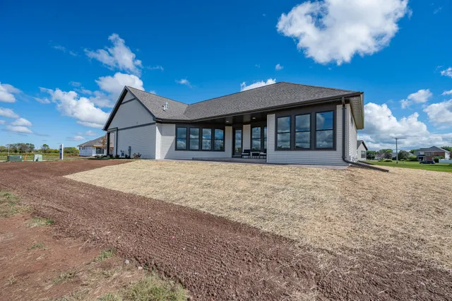 $679,900 | 1629 North Honeysuckle Drive, De Pere, WI 54115