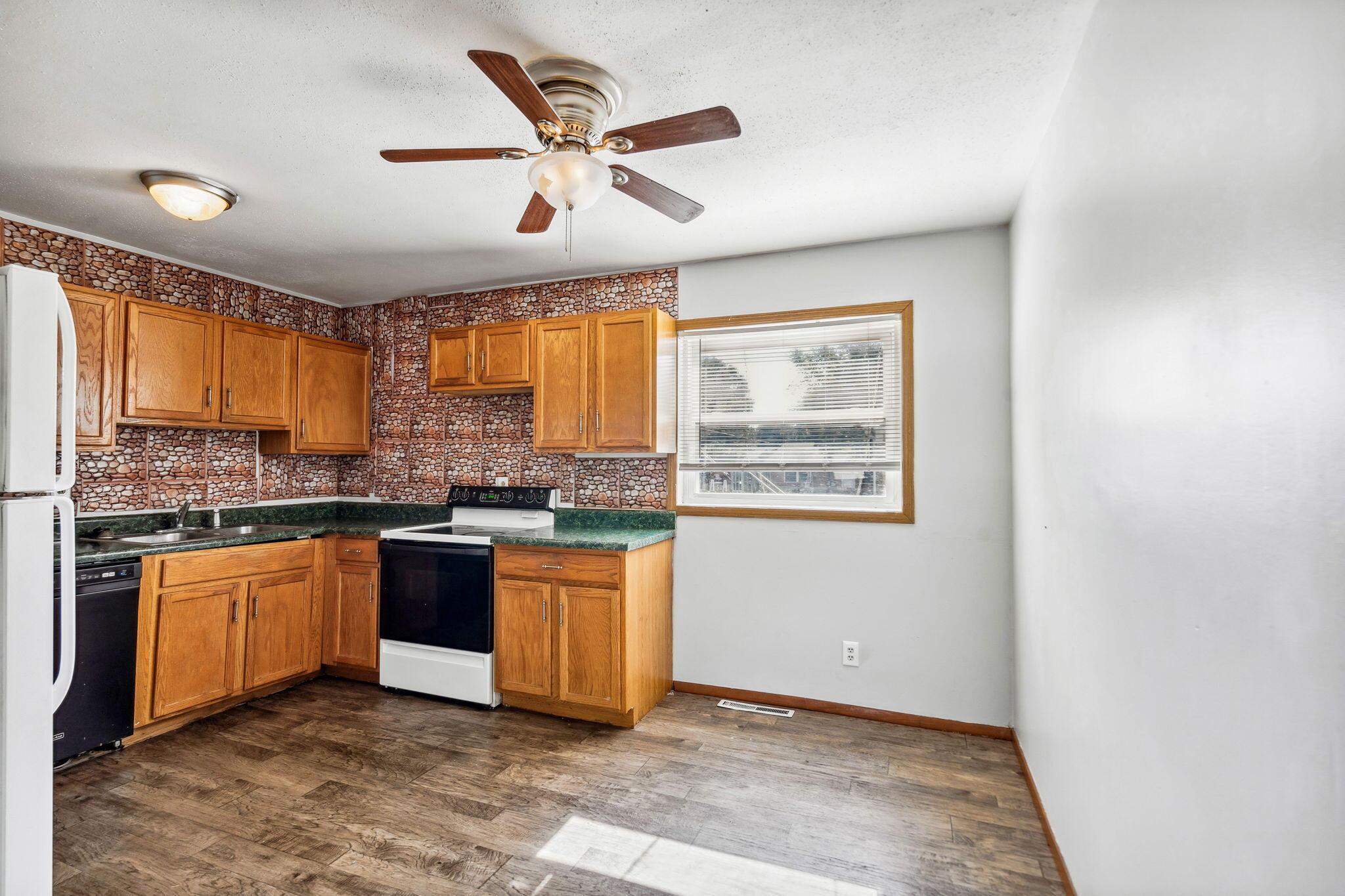 3590 Tremaine Road Columbus, OH 43232 - Photo 9 of 30 18-web-or-mls-3590-tremaine-rd
