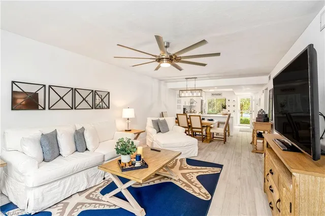 $3,800 | 3001 Sandpiper Bay Circle, Unit B105, Naples, FL 34112