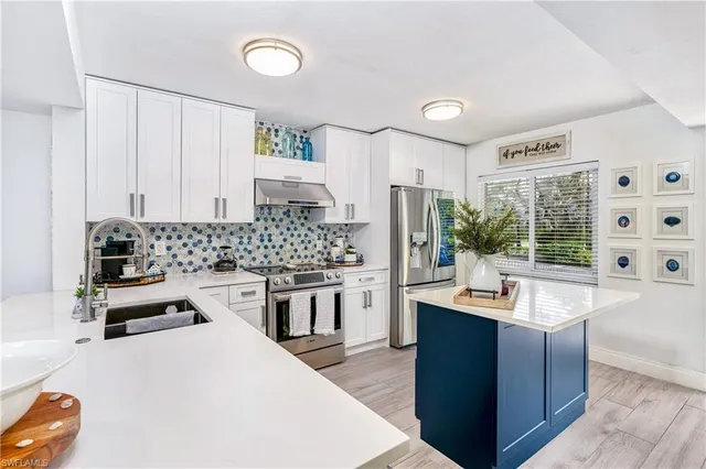 $3,800 | 3001 Sandpiper Bay Circle, Unit B105, Naples, FL 34112