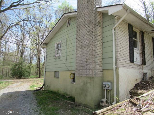 8049 Chestnut Grove Road Frederick, MD 21701 - Photo 3 of 35 Side yard