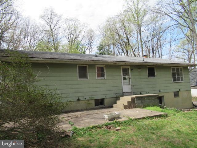 8049 Chestnut Grove Road Frederick, MD 21701 - Photo 5 of 35 Rear