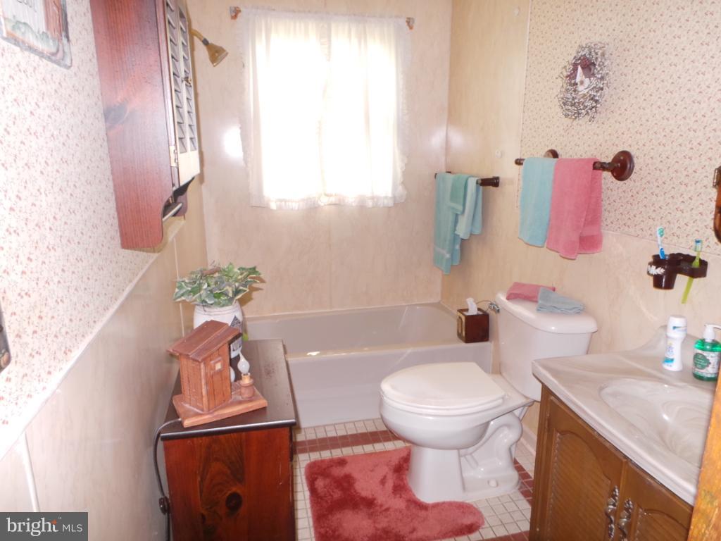 1373 Audubon Road Hedgesville, WV 25427 - Photo 12 of 30 Bath