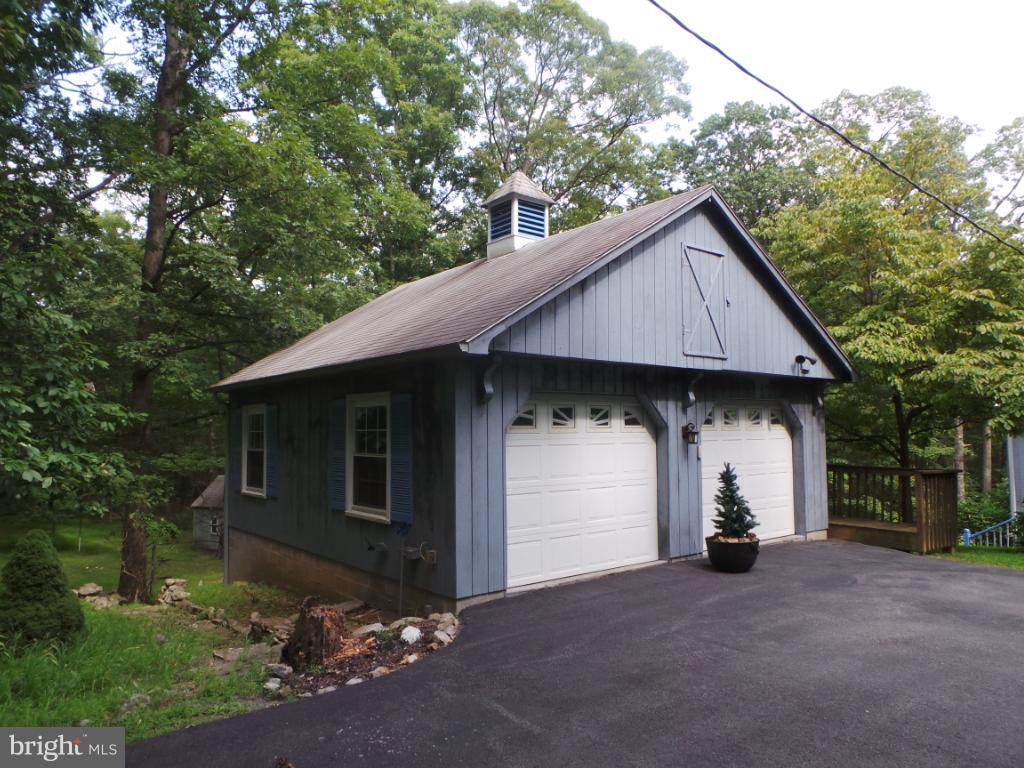 1373 Audubon Road Hedgesville, WV 25427 - Photo 4 of 30 2 car garage with a basement
