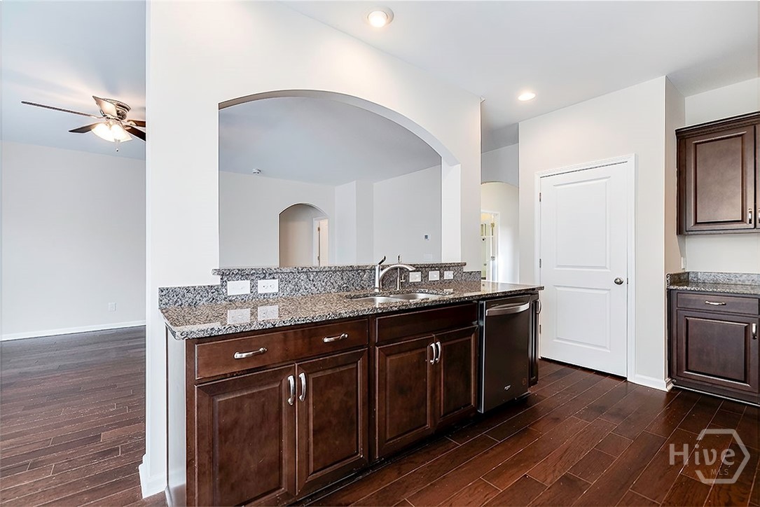 11 Marshland Point Pooler, GA 31322 - Photo 9 of 40 Kitchen