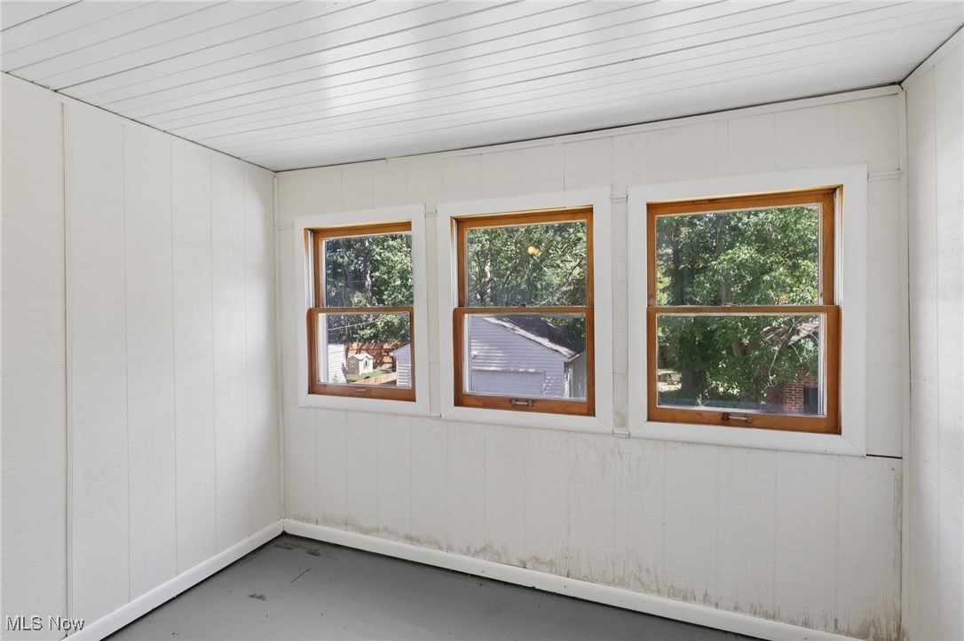 2187 Barrington Road Cleveland, OH 44118 - Photo 29 of 50