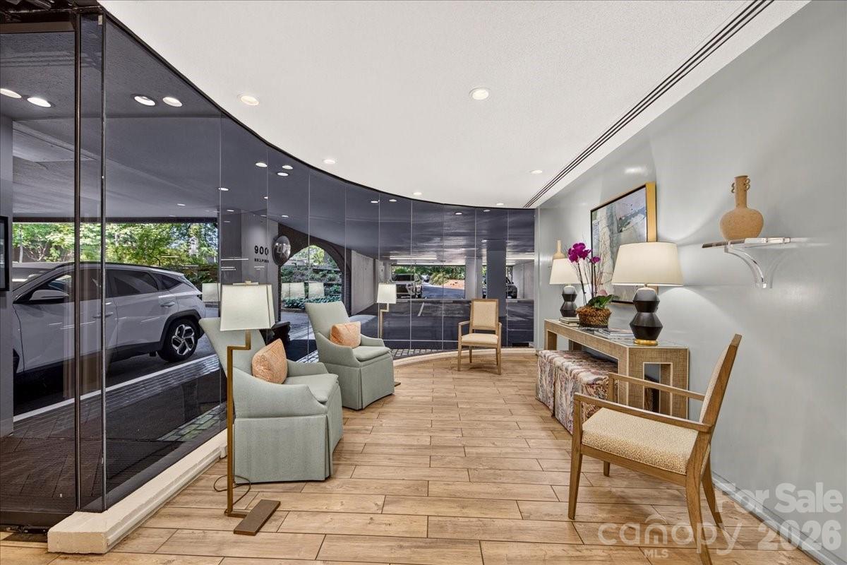 906 Cherokee Road Charlotte, NC 28207 - Photo 2 of 34 Gallery Image 2