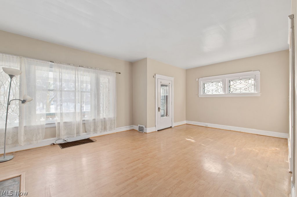 908 Herrick Road Cleveland, OH 44108 - Photo 5 of 32 Gallery Image 5
