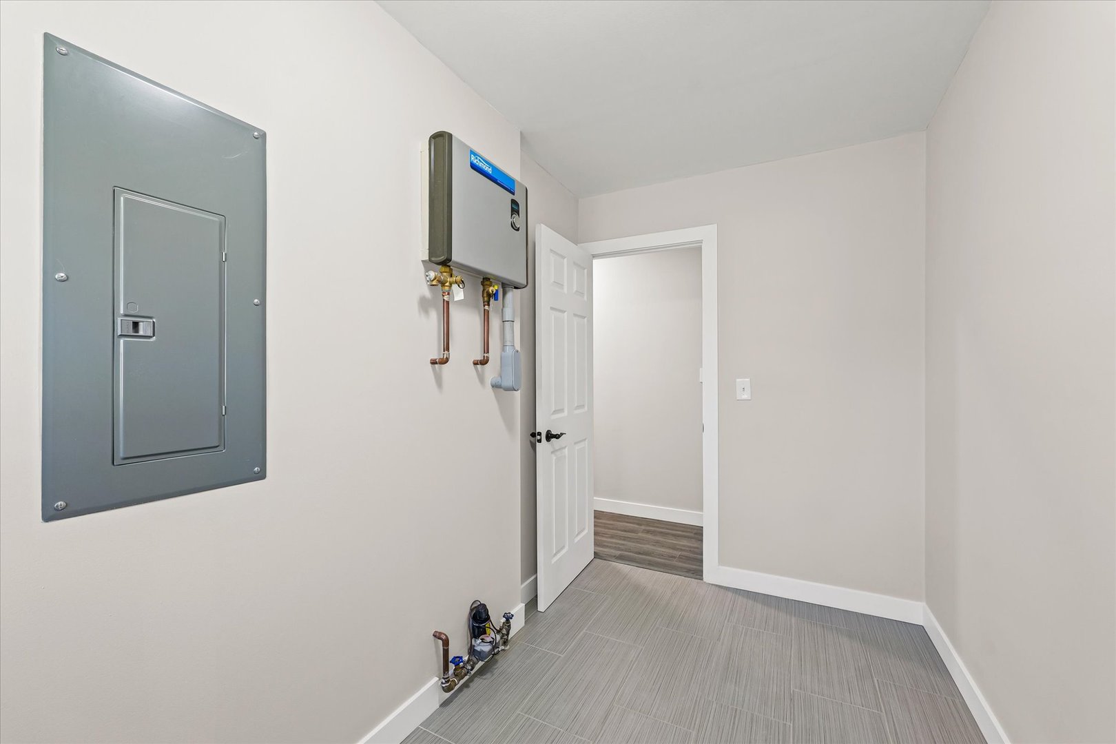 402 Beeson Road Urbana, IL 61802 - Photo 27 of 33 a view of a room with white walls