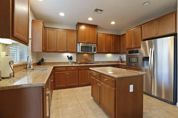 $699,000 | 1047 Lindo Court, Manteca, CA 95337