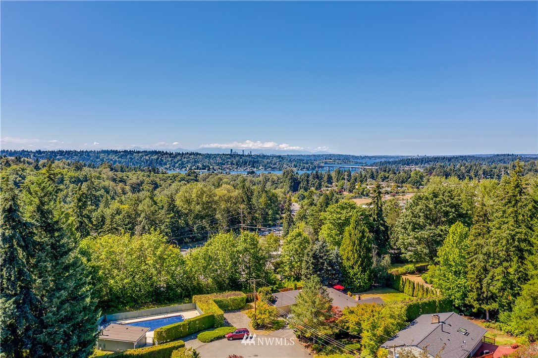 12833 Southeast 45th Place Bellevue, WA 98006 - Photo 2 of 40