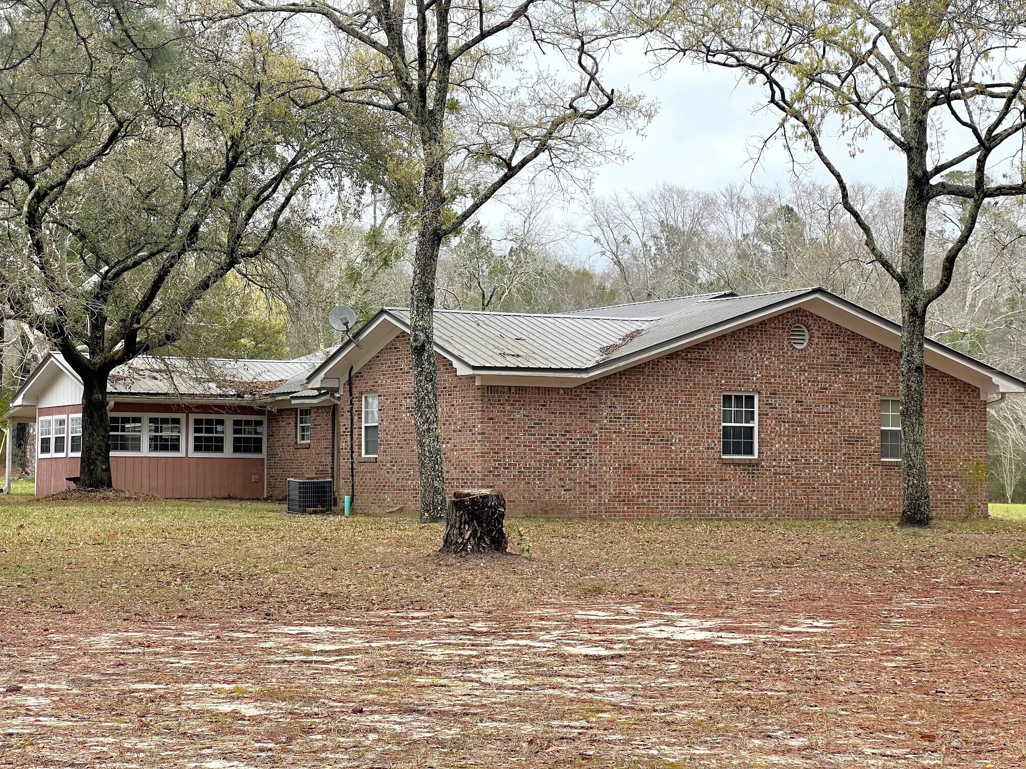 2374 Co Highway 280A DeFuniak Springs, FL 32435 - Photo 14 of 66 a front view of house with yard and trees around