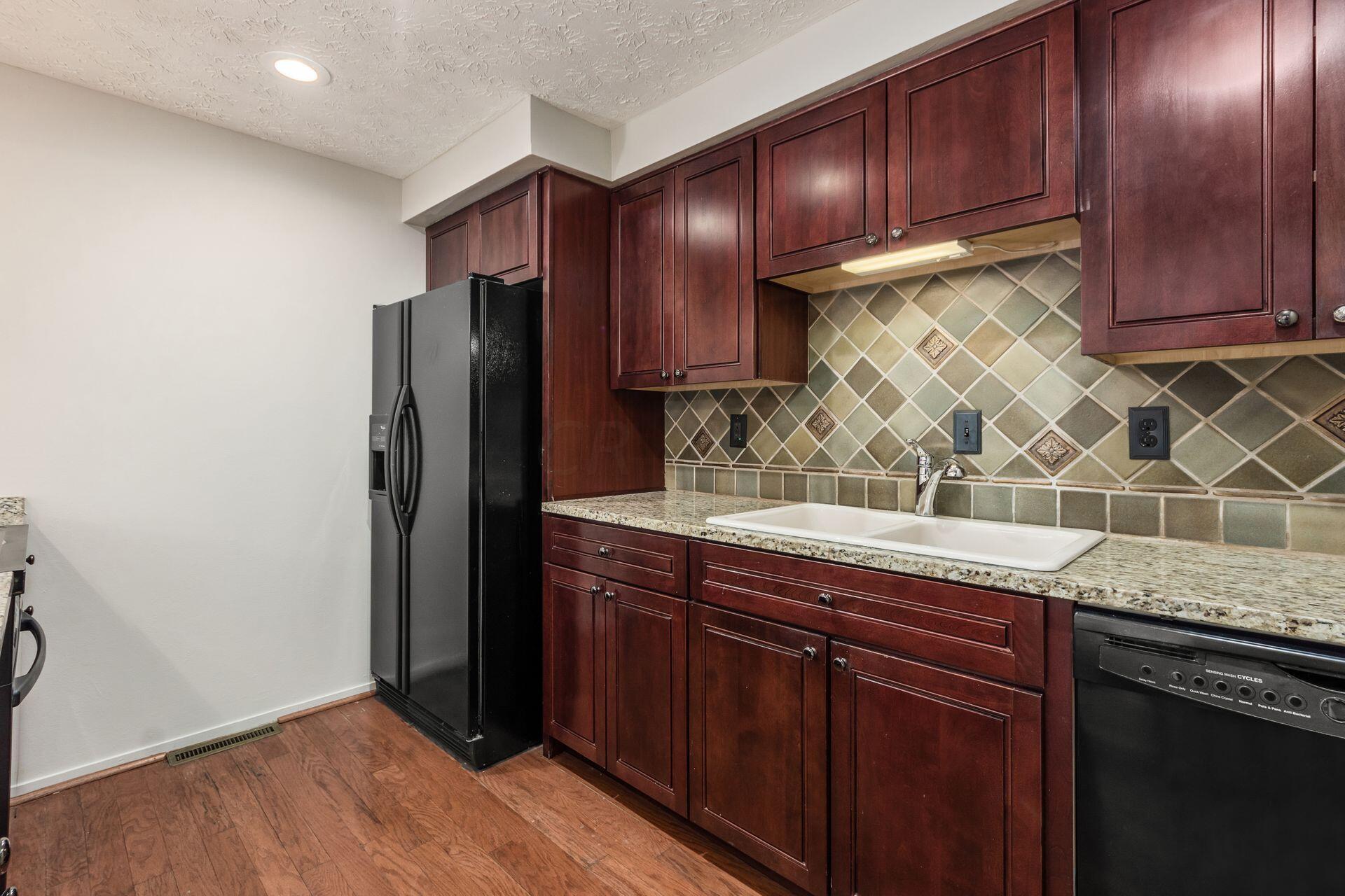 4743 Dierker Road, Unit 3 Columbus, OH 43220 - Photo 18 of 47 Kitchen