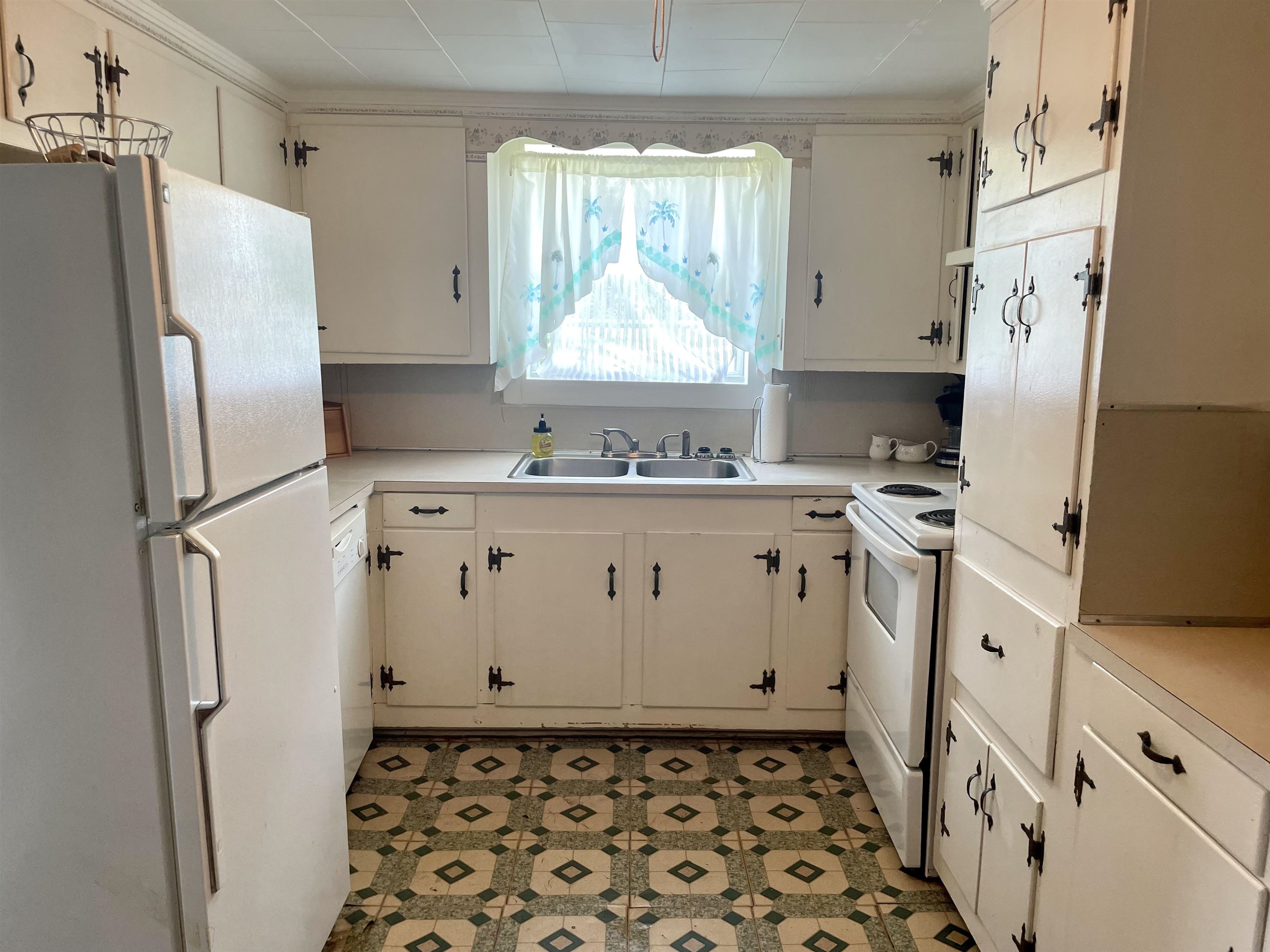 10673 Jack Springs Road Atmore, AL 36502 - Photo 5 of 14 Kitchen
