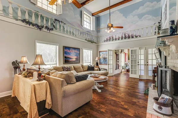 $2,250,000 | 601 East Collard Street, Madisonville, TX 77864
