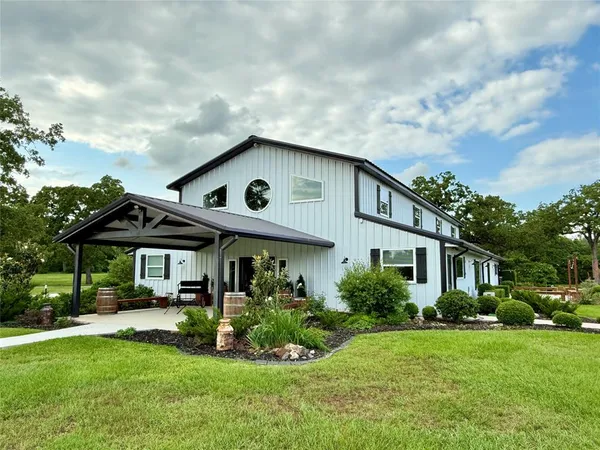 $2,250,000 | 601 East Collard Street, Madisonville, TX 77864