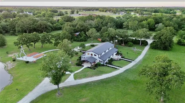$2,250,000 | 601 East Collard Street, Madisonville, TX 77864